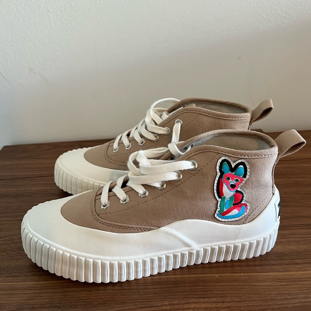 Brand new never worn Madison Kitsune sneakers in khaki